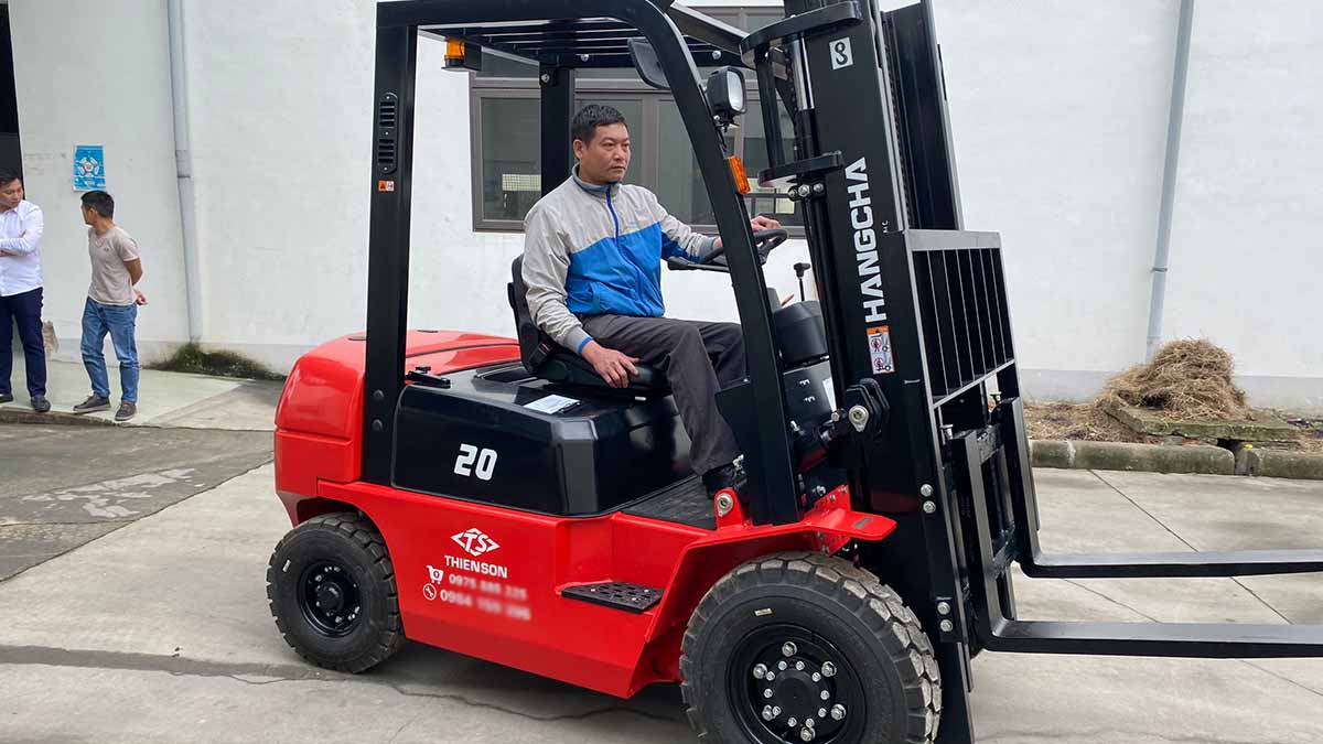 xe nâng dầu 2 tấn dòng A