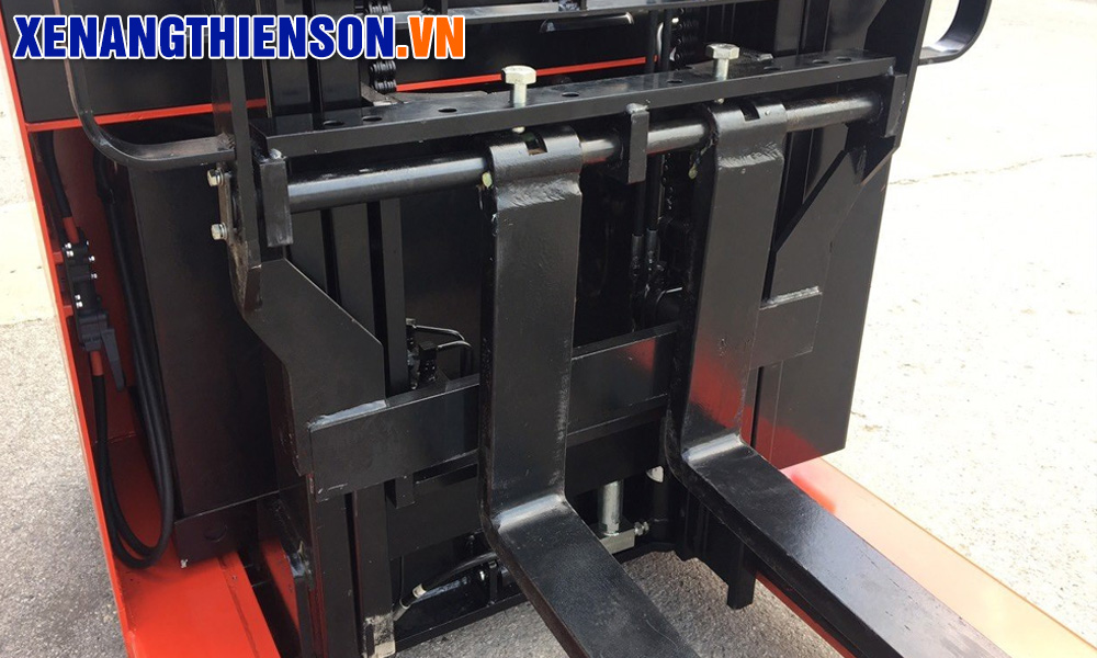 Bô phận càng nâng và giá bảo vệ xe nâng Reachtruck 2 tấn Acid