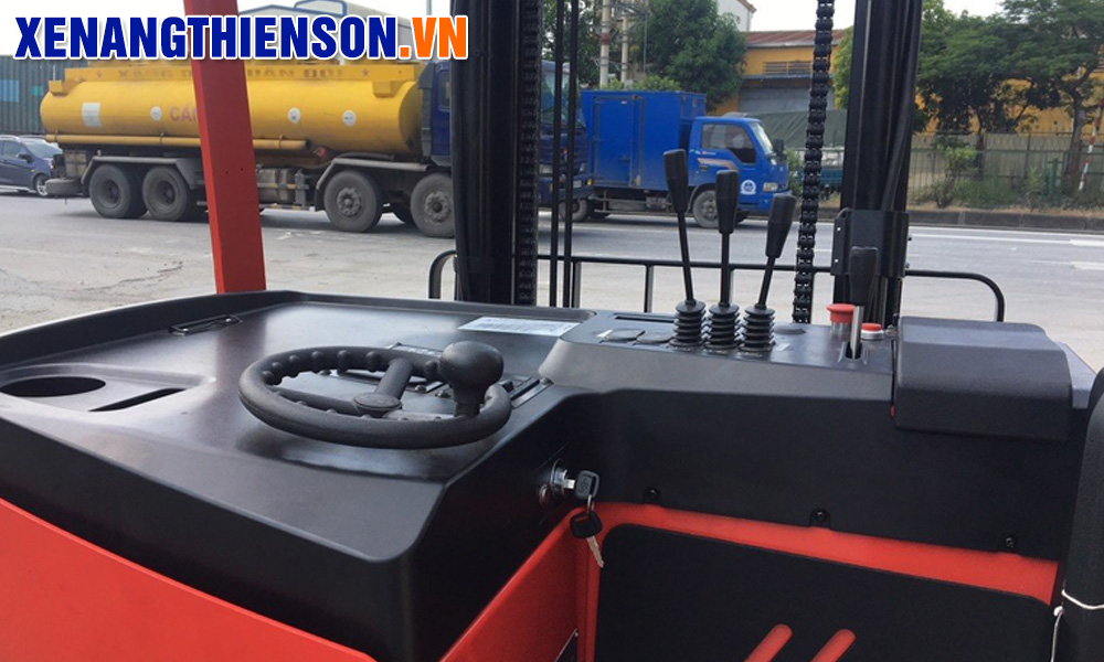 Mặt ca lăng của xe nâng Reachtruck 2 tấn Acid