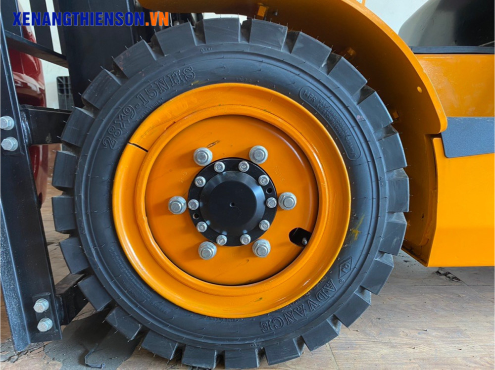 Lốp xe nâng dầu 3 tấn dòng X Hangcha