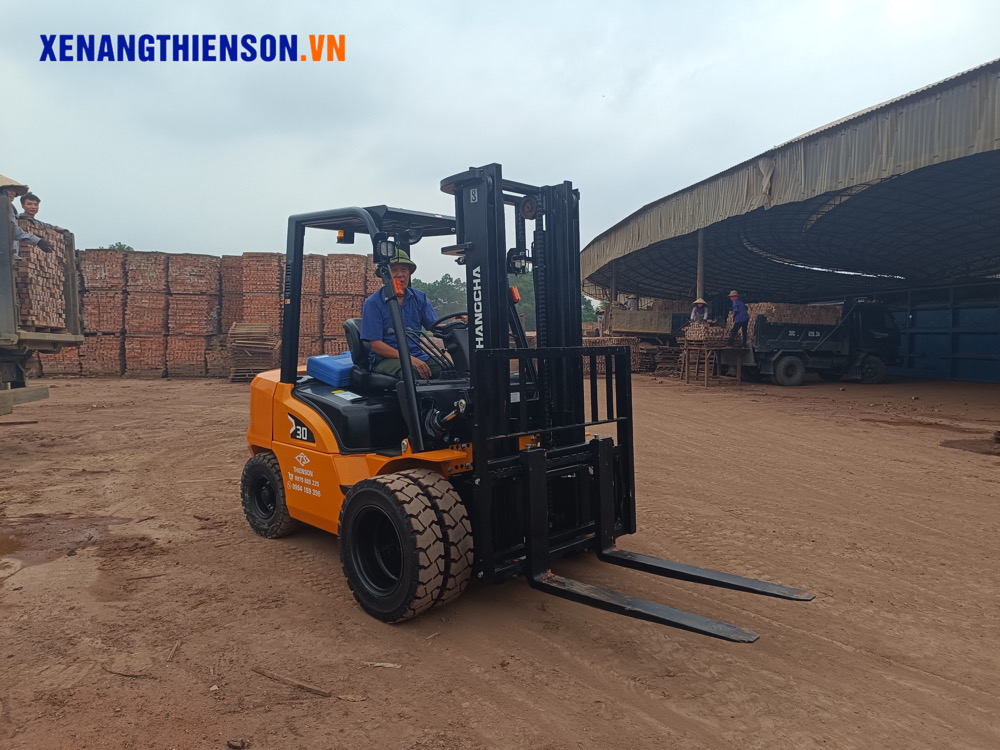 Xe nâng dầu lốp kép