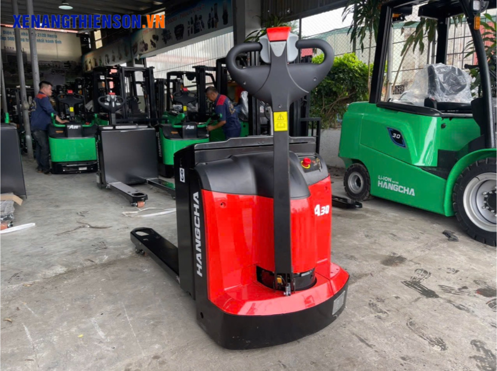 Xe nâng tay điện thấp 3 tấn axit dắt lái