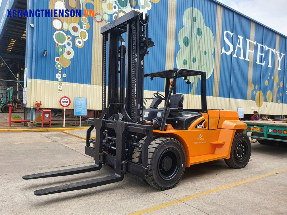 Xe nâng 12 tấn