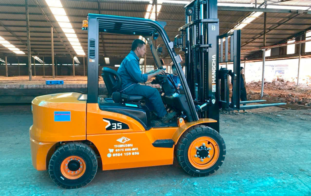 Xe nâng dầu