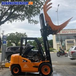 Xe nâng kẹp gỗ