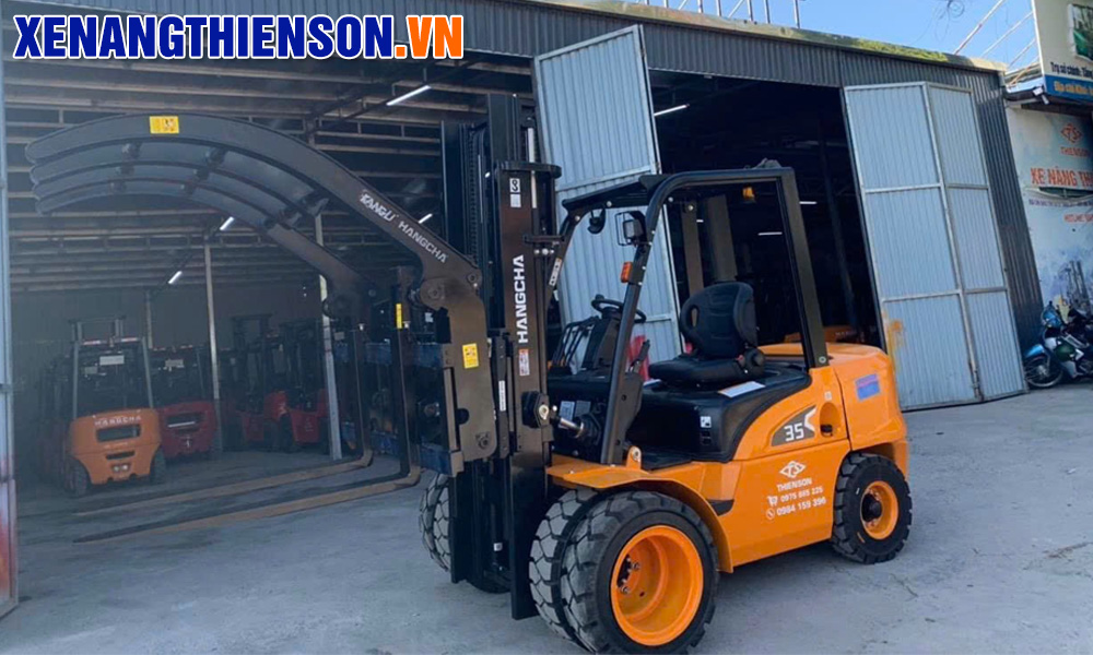 Xe nâng kẹp gỗ