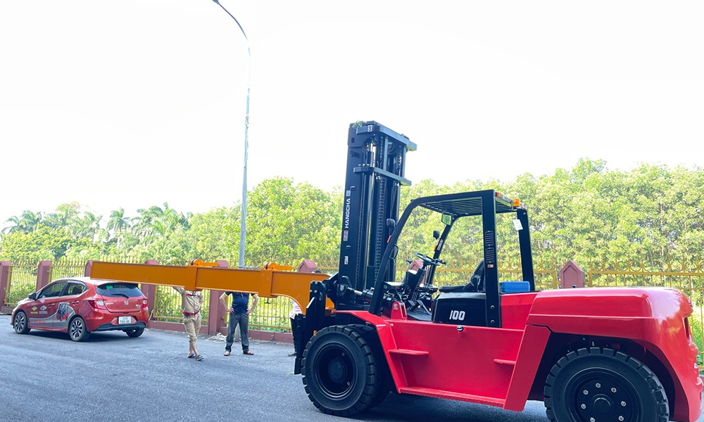 xe nâng kẹp kính