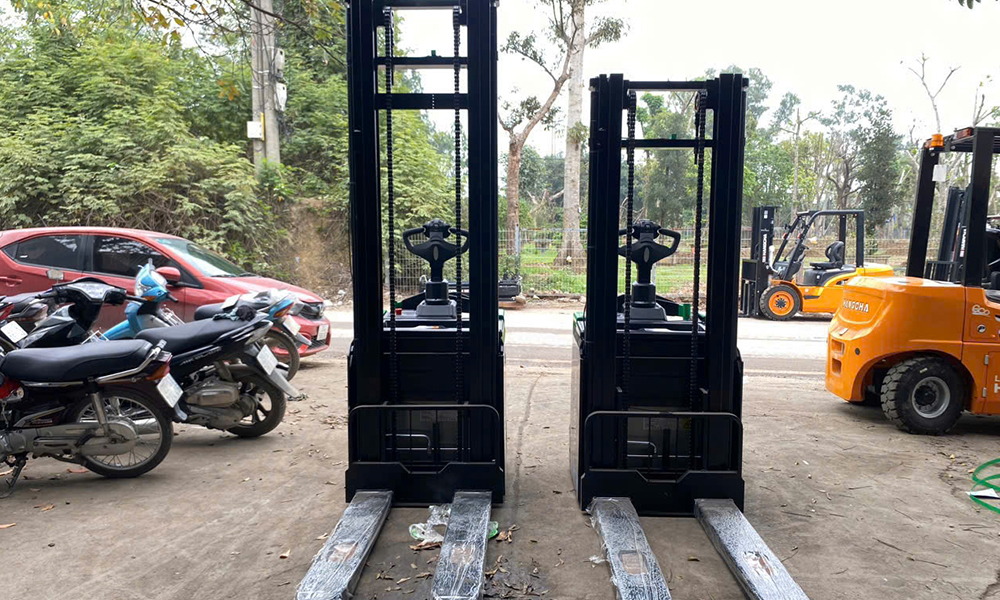 xe nâng tay điện 1.6 tấn XT Lithium