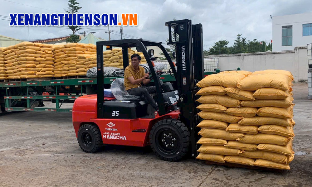 Hình ảnh thực tế khách sử dụng xe 3,5 tấn nâng hàng