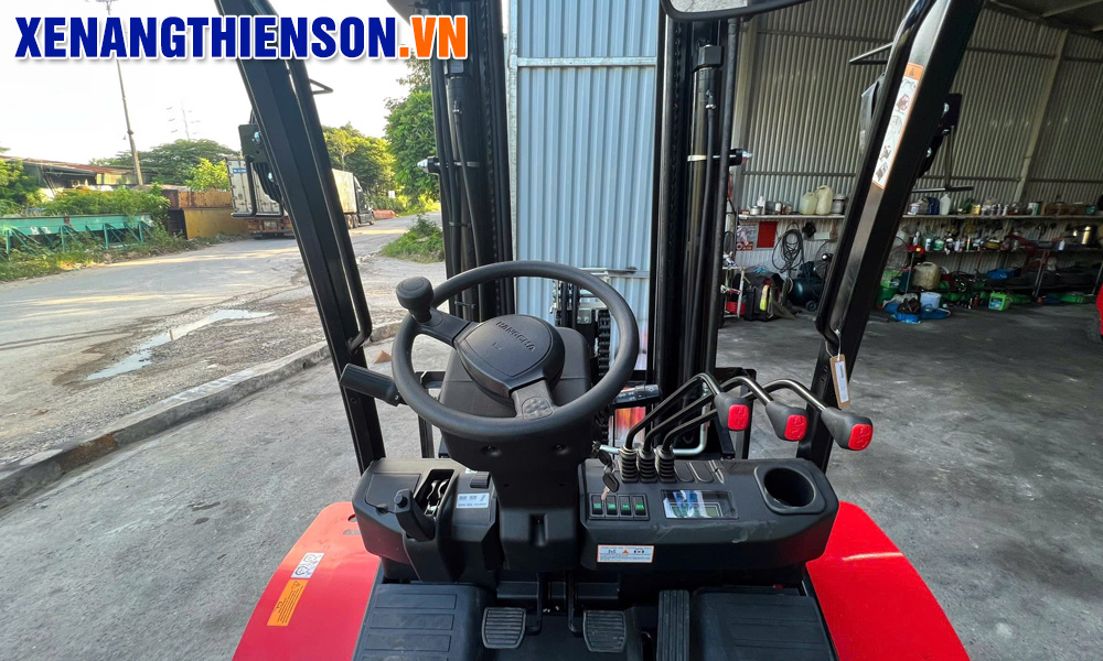 Xe nâng địa hình 3 tấn