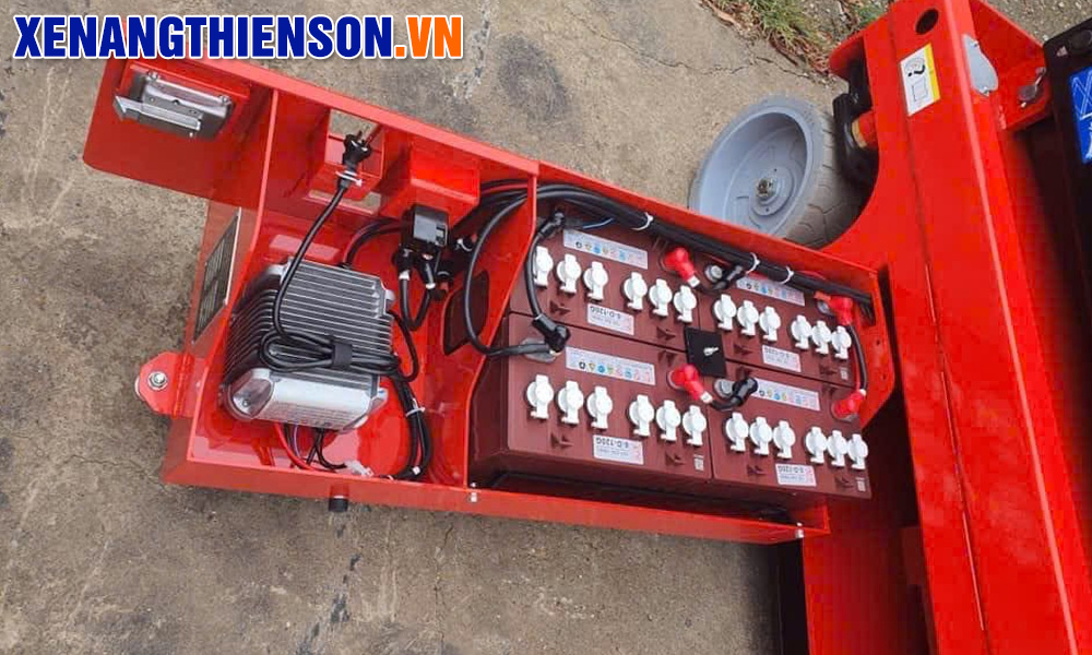 Xe nâng người 8m