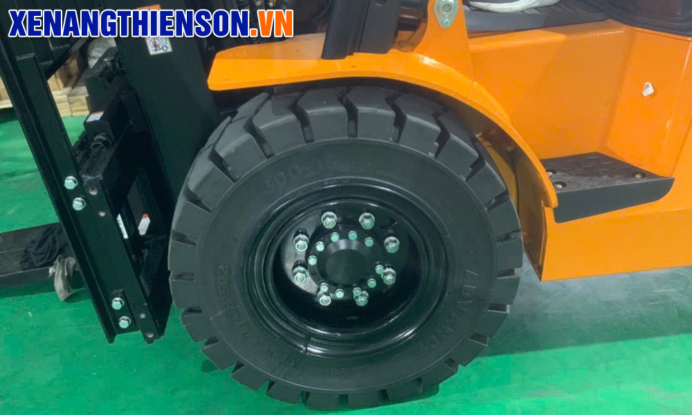 Lốp xe nâng - lốp đặc