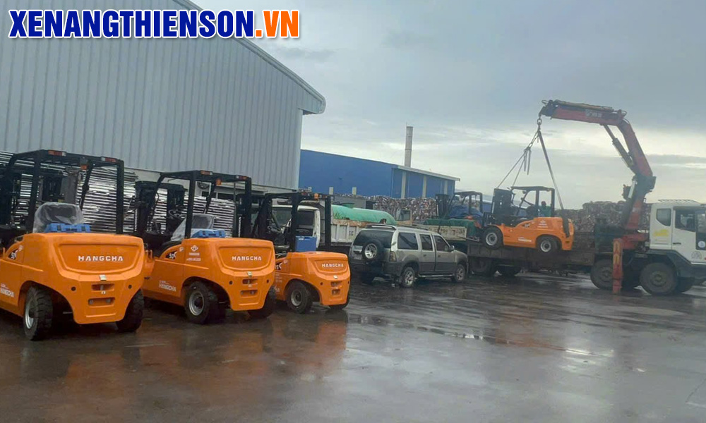 Thue xe nâng điện 3 tấn tại nhà máy giấy