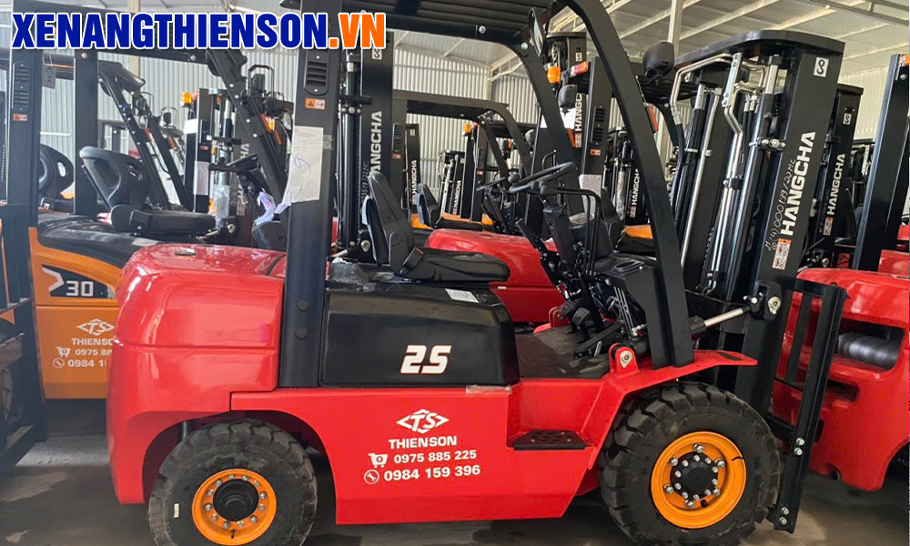 Hình ảnh xe nâng dầu 2.5 tấn mới 100%