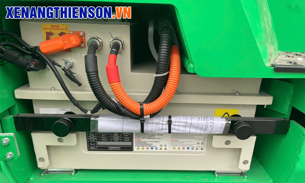 Khoang Pin Lithium Xe nâng