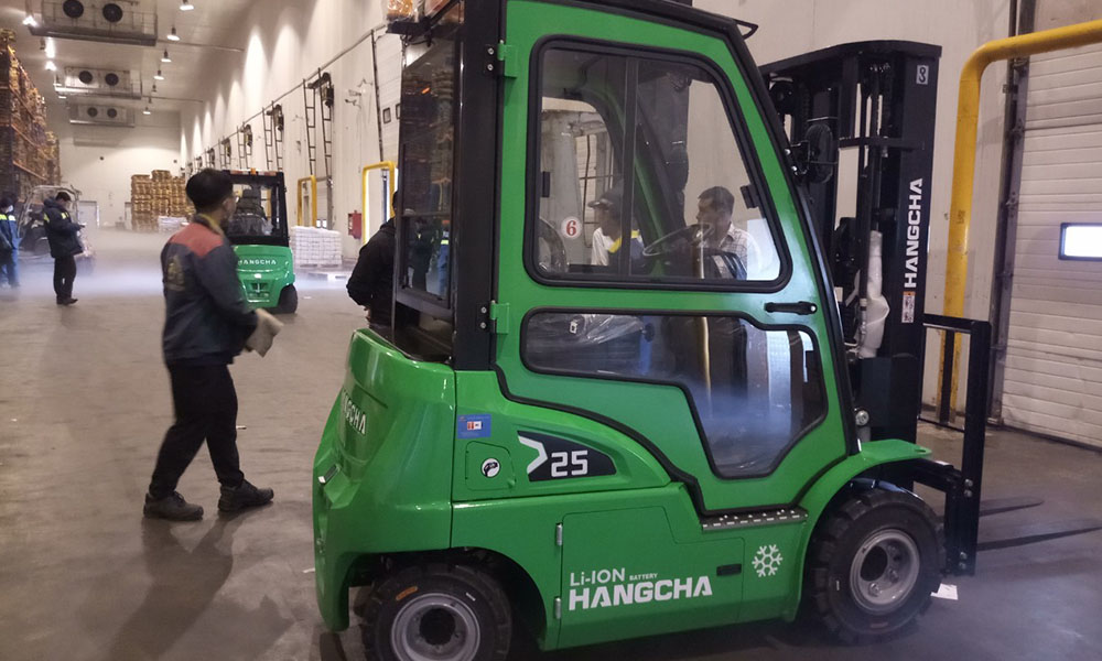 Xe nâng 2.5 tấn kho lạnh
