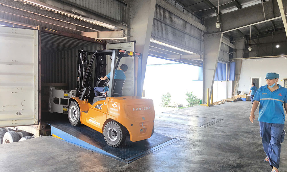 Bảo dưỡng xe nâng điện 2 tấn