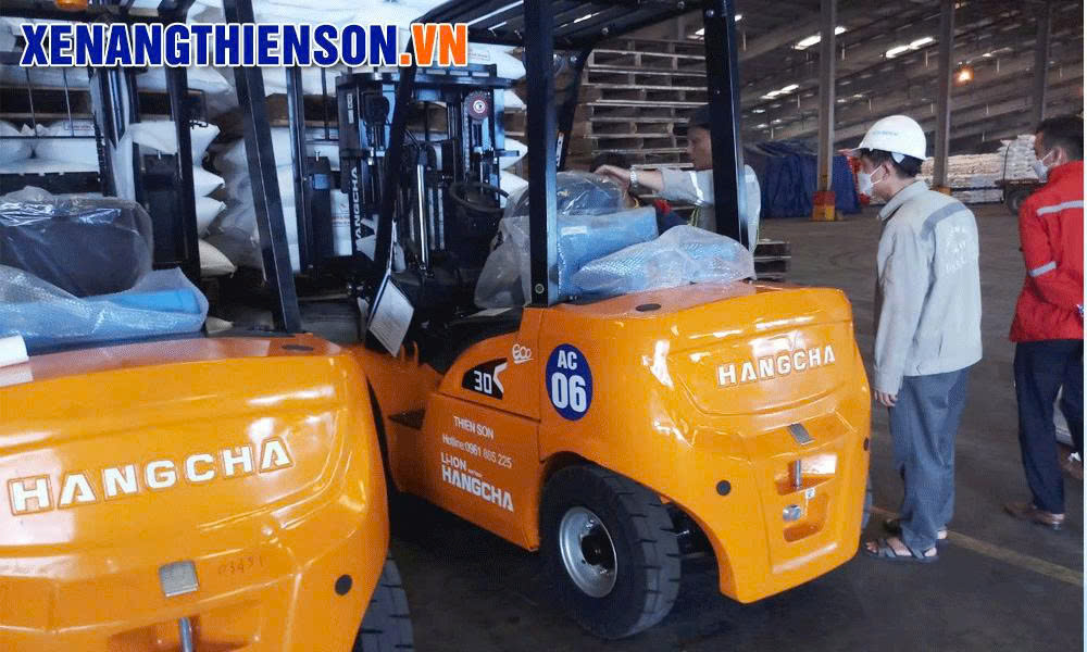 Xe nâng điện 3 tấn Hangcha có mức giá khá hợp lí