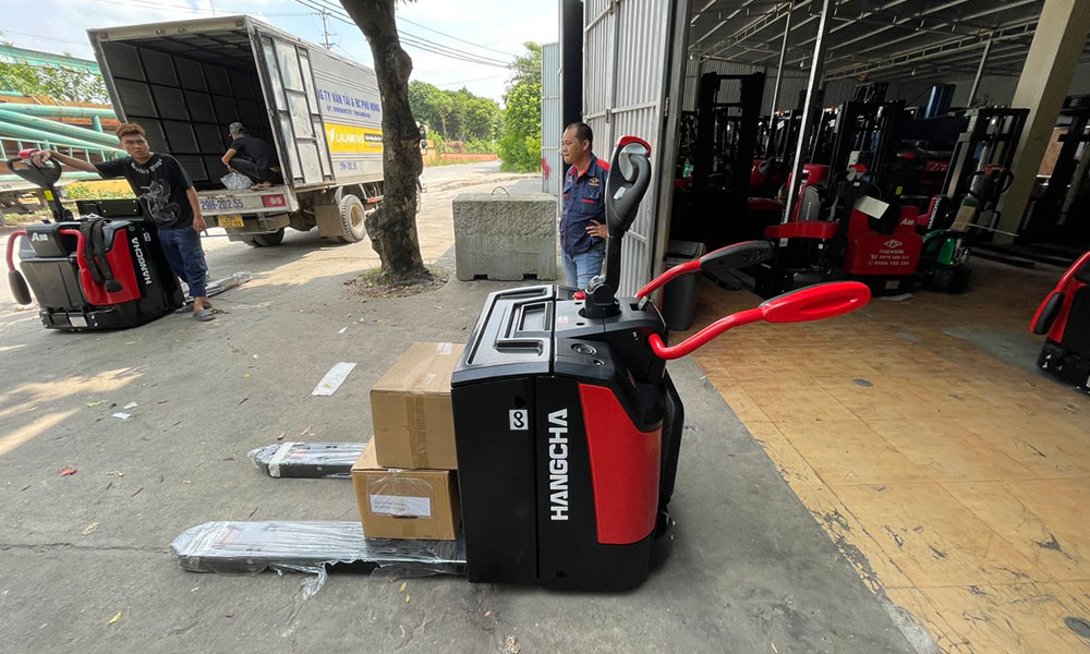 Xe nâng tay điện thấp