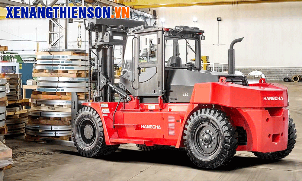 Xe nâng dầu 18 tấn làm việc với ngành thép