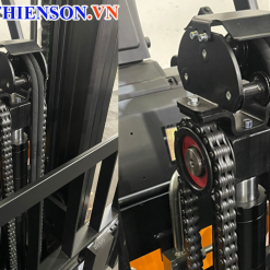 Hình ảnh thiết kế đặc biệt của khung nâng chui cont xe điện 3.5 tấn