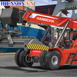 xe nâng gắp cont đặc 45 tấn tại cảng